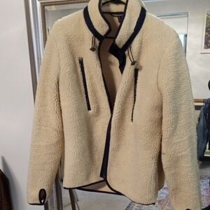 Amazon Essentials Men's Cream and Black Sherpa Jacket